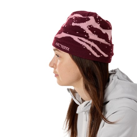 ARC’TERYX Grotto Toque Alprose ピンク　ベージュ Arc'teryx Men's Grotto Toque in Dark Alpine Rose/Alpine Rose