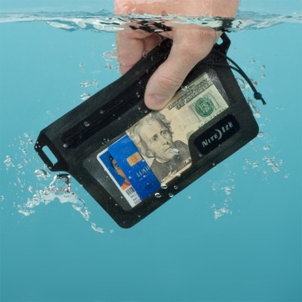 Nite Ize RunOff Waterproof Wallet 9