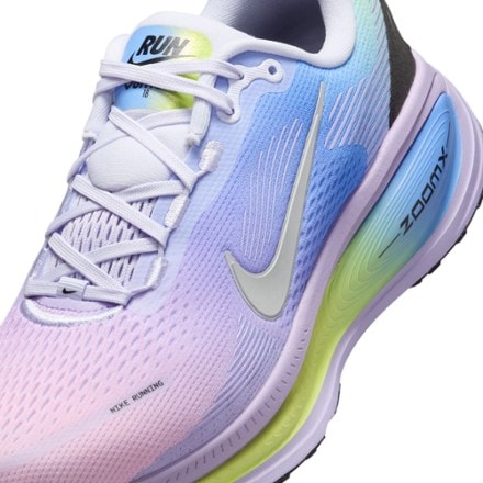 Nike Vomero 18 Road-Running Shoes - Women's 6