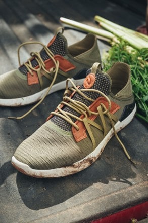 OluKai Mio Li Shoes - Men's 6
