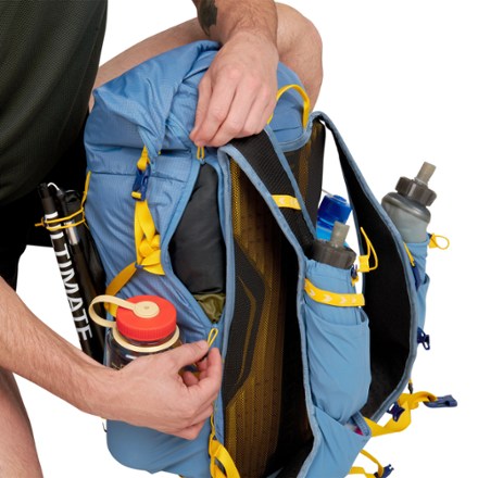 Ultimate Direction Fastpack 30 Pack Bottles and poles not included