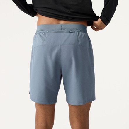 Brooks Journey 7" Shorts - Men's 1