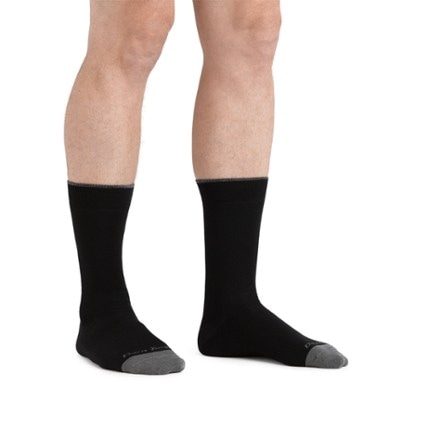 Darn Tough Solid Crew Lightweight Lifestyle Socks - Men's 1