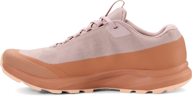 Detail Image of color Light Dusty Velvet Sand/Brick