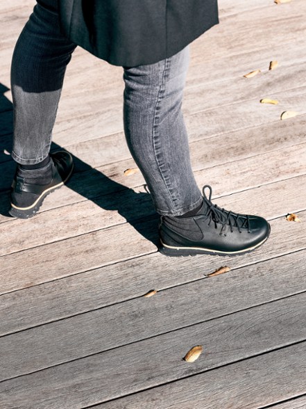 Location Image of color Black