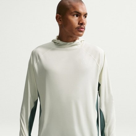 Nike ACG Solar Chase Dri-FIT UV Long-Sleeve Hooded Top - Men's 5