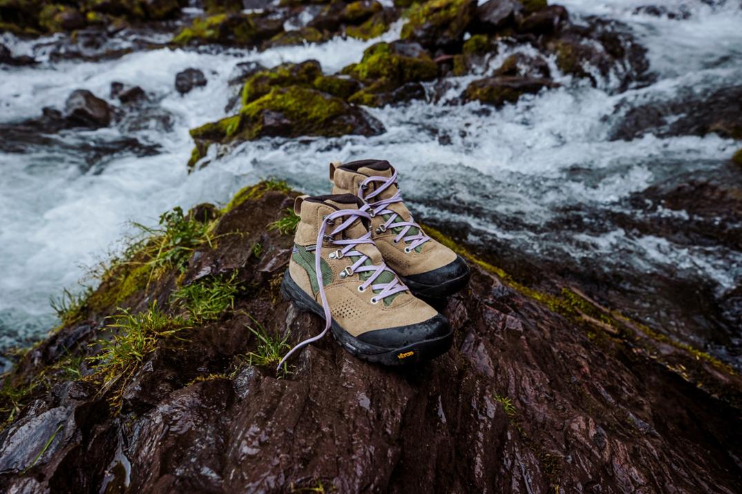 Location Image for Inquire Mid Hiking Boots - Women's