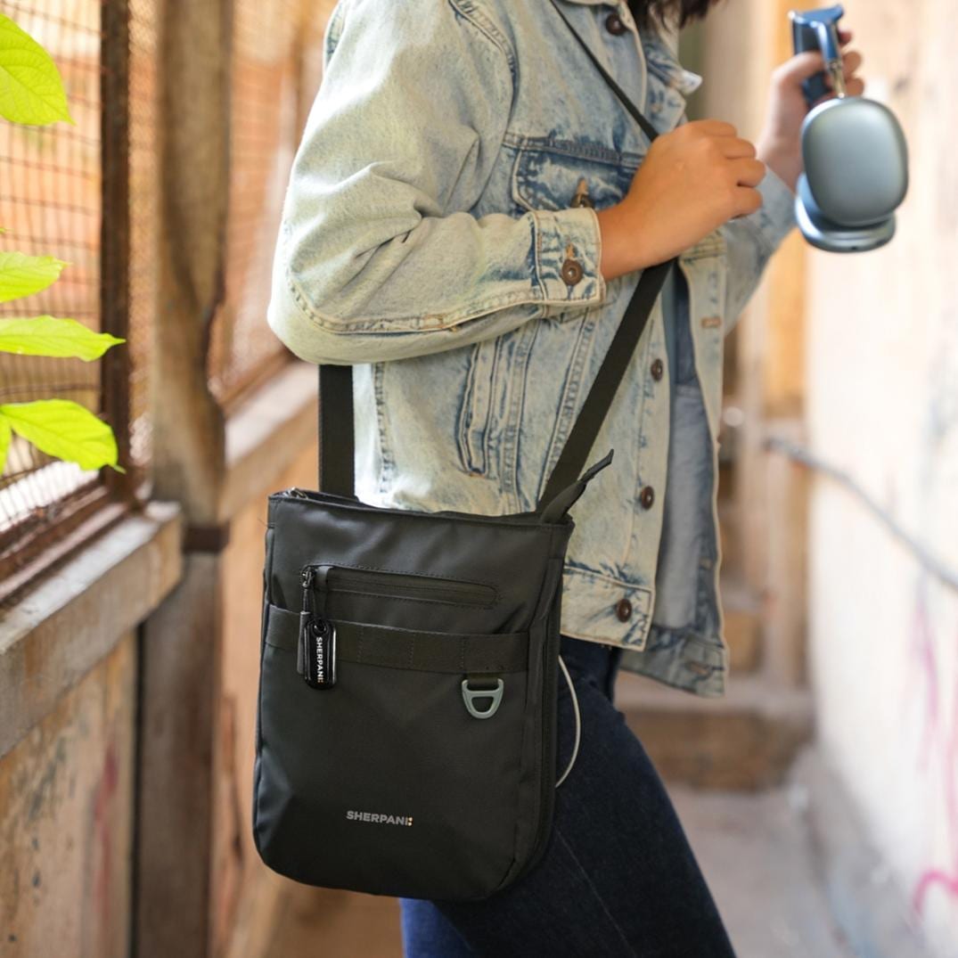 Location Image for Lima 4 L Shoulder Bag