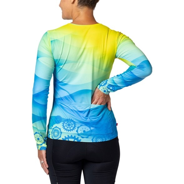 On Body Image of color Gear Wave