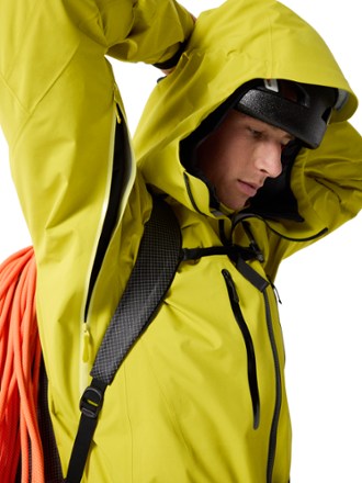 Arc'teryx Alpha SV Jacket - Men's 7