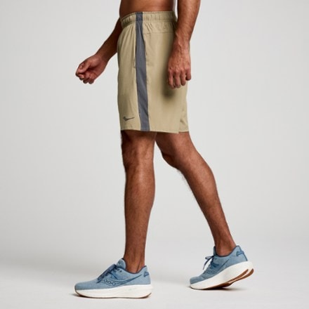 Saucony Outpace 7" Shorts - Men's 3
