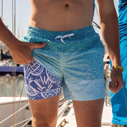 Chubbies Stretch 7" Lined Swim Trunks - Men's 2
