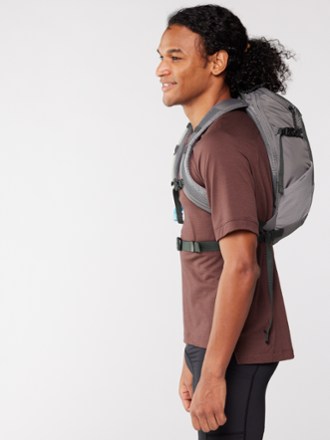 REI Co-op Link 10 L Hydration Pack 2
