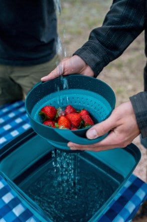 Location Image for Flat Pack Collapsible Bowls & Strainer Set