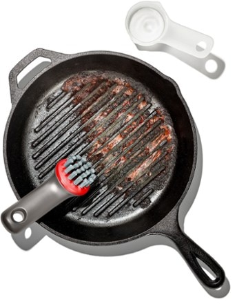 OXO Outdoor Heavy-Duty Brush with Cover 8
