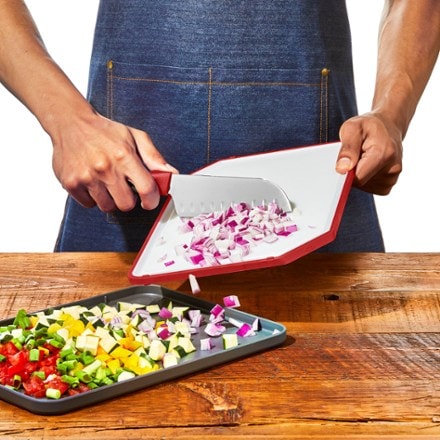 s OXO cutting board is dishwasher safe & cheap