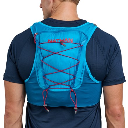 Nathan Sports Veste d'Hydratation Femme - VaporAiress 2 Lite - 4L - marine blue / hibiscus