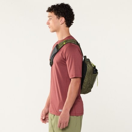 REI Co-op Trailmade Hydration Sling 2