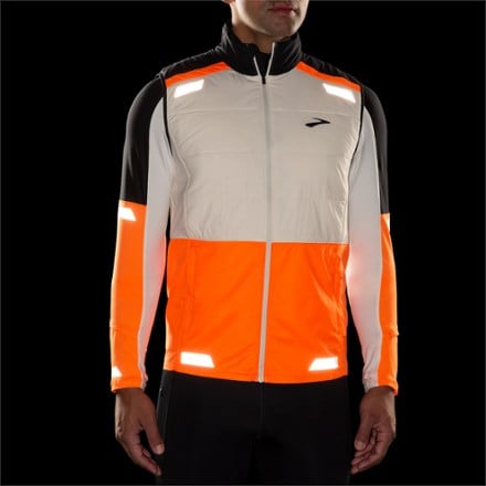 Brooks Run Visible Insulated Vest 2.0 - Men's 3