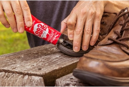 Shoe Sole Glue: Use Flex Glue to Repair Shoes