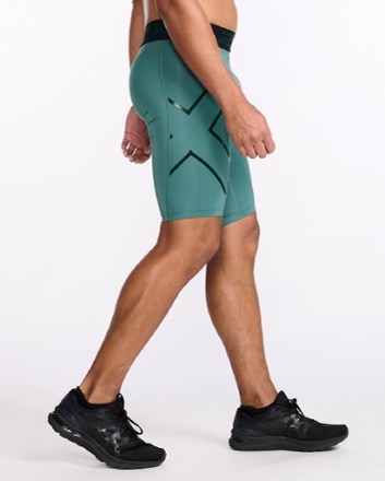 2XU Motion Compression Shorts - Men's 4