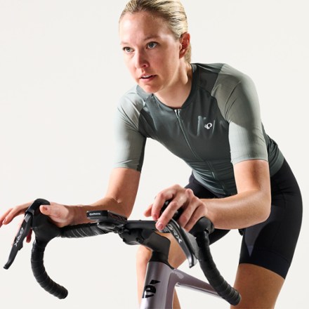 PEARL iZUMi Red Cycling Jersey - Women's 7