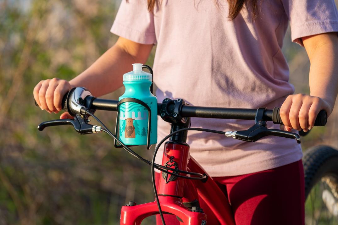 Location Image for Water Bottle and Cage Kit - Kids'