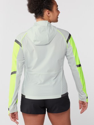 brooks running jacket womens