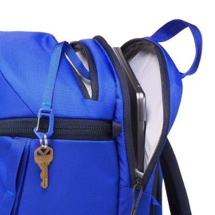 YETI Palo 26 L Active Pack Trekking pole attachments