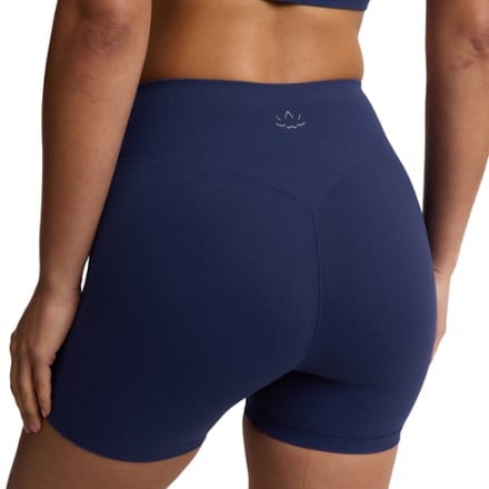 Beyond Yoga glowzone 4" Biker Shorts - Women's 5