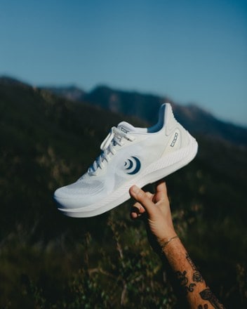 Topo Athletic Fli-Lyte 6 Road-Running Shoes - Men's 6