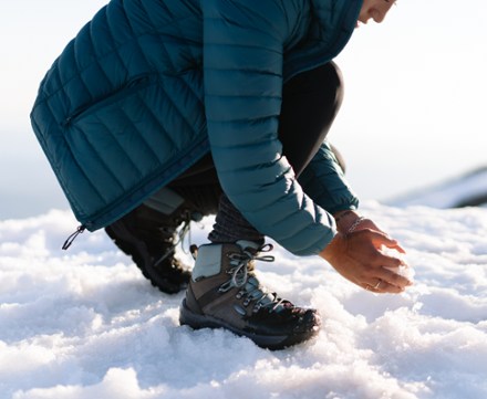 KEEN Revel IV Mid Polar Boots - Women's 6