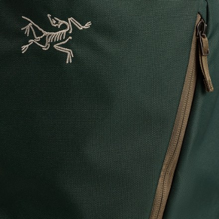 Arc'teryx Mantis 16 Pack 8