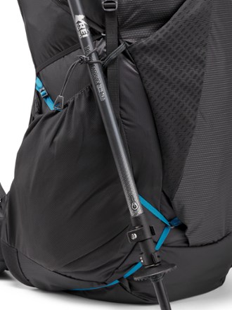 Gregory Focal 58 Pack - Men's Hydration port & tube routing (Ozone Black)