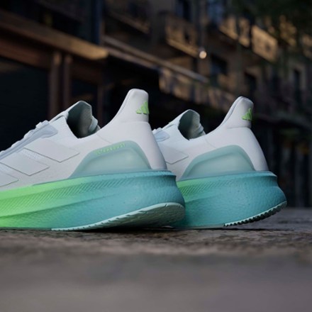 Location Image of color Ftwr White/Dash Grey/Lime