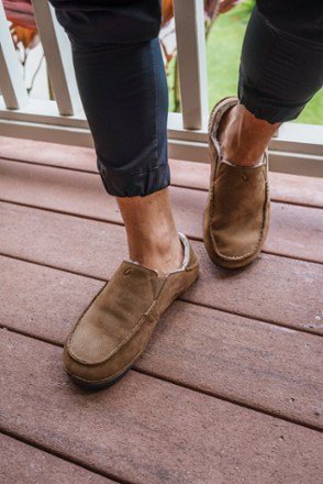 OluKai Kipuka Hulu Slippers - Men's 5