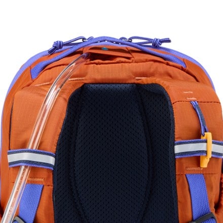 REI Co-op Tarn 12 Pack - Kids' Hydration port & tube routing