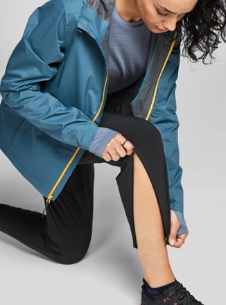 Janji Rainrunner Pack Jacket 2.0 - Women's 4