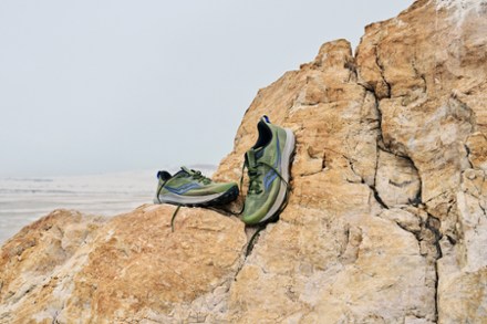 Location Image of color Agave/Basalt