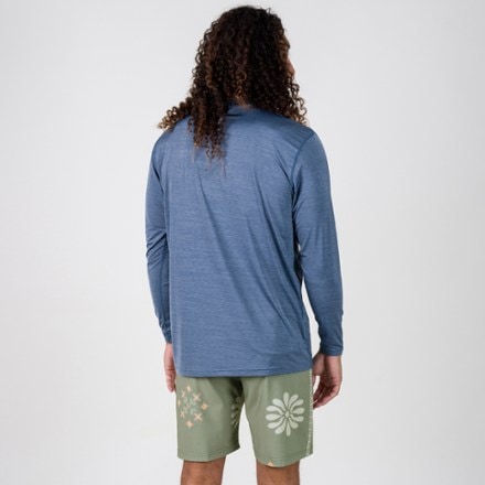 VISSLA Twisted Long-Sleeve Rashguard - Men's 1