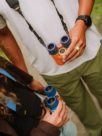 Location Image for Nocs x National Audubon Society Pro Issue 10 x 42 Binoculars Bundle