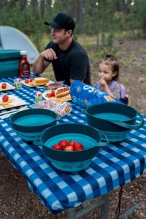 Location Image for Flat Pack Collapsible Bowls & Strainer Set