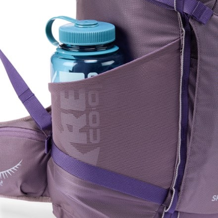 Osprey Skimmer 28 Hydration Pack - Women's Water bottle pocket (Water bottle sold separately)