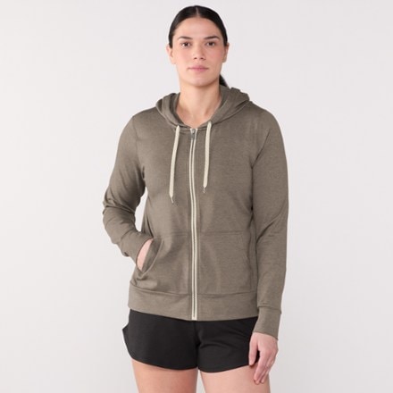 Vuori Halo Performance Hoodie 2.0 - Women's 1