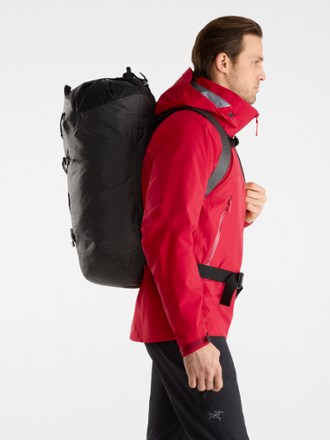 Arc'teryx Beta AR Jacket - Men's 4