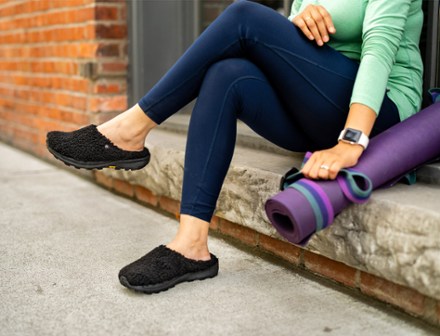 Topo Athletic Revive Slippers - Women's 5