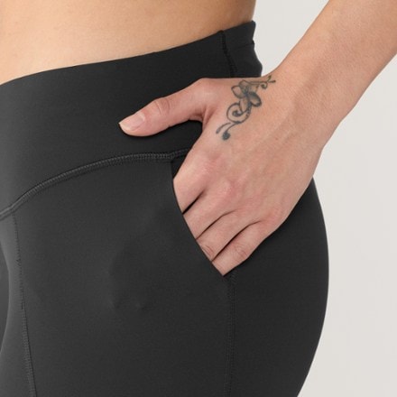 Janji Pace 7" Shorts - Women's 5
