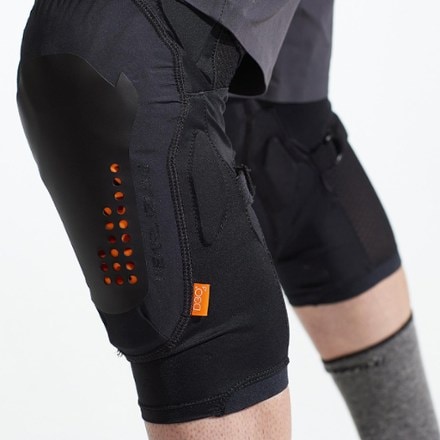 PEARL iZUMi Elevate Knee Guards - Men's 5