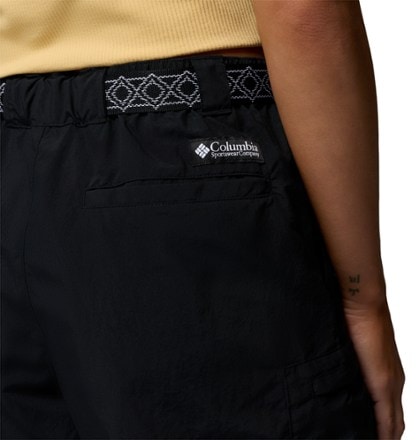 Columbia Sequoia Grove Woven Shorts - Women's 6