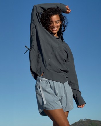 Location Image for Hybrid Reversible High-Rise Shorts - Women's